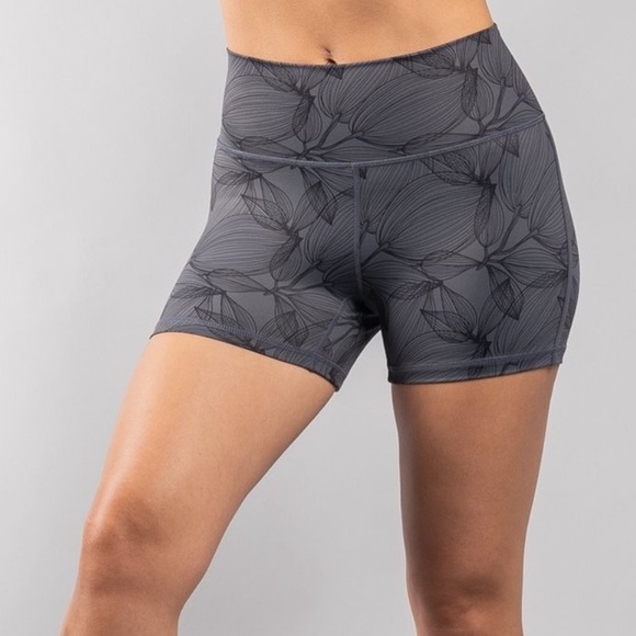 Buffbunny Active Shorts in Citrus Black Medium - Picture 3 of 9